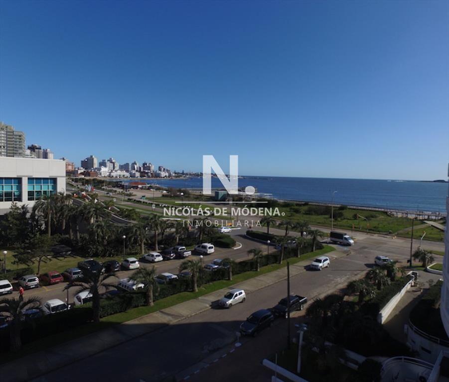 Apartamento de 2 dormitorios en venta, zona Punta