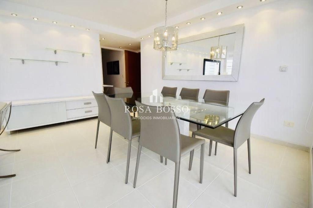 Apartamento en venta Playa Mansa 3 dormitorios