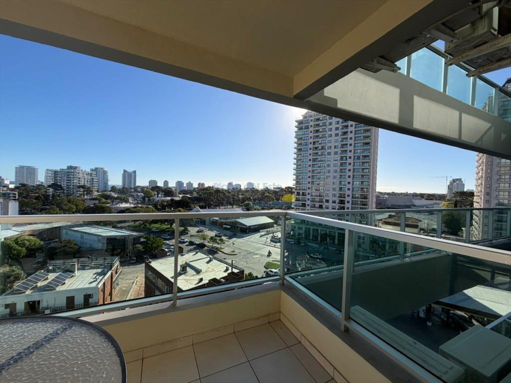 Apartamento en alquiler anual de 1 dormitorio en
