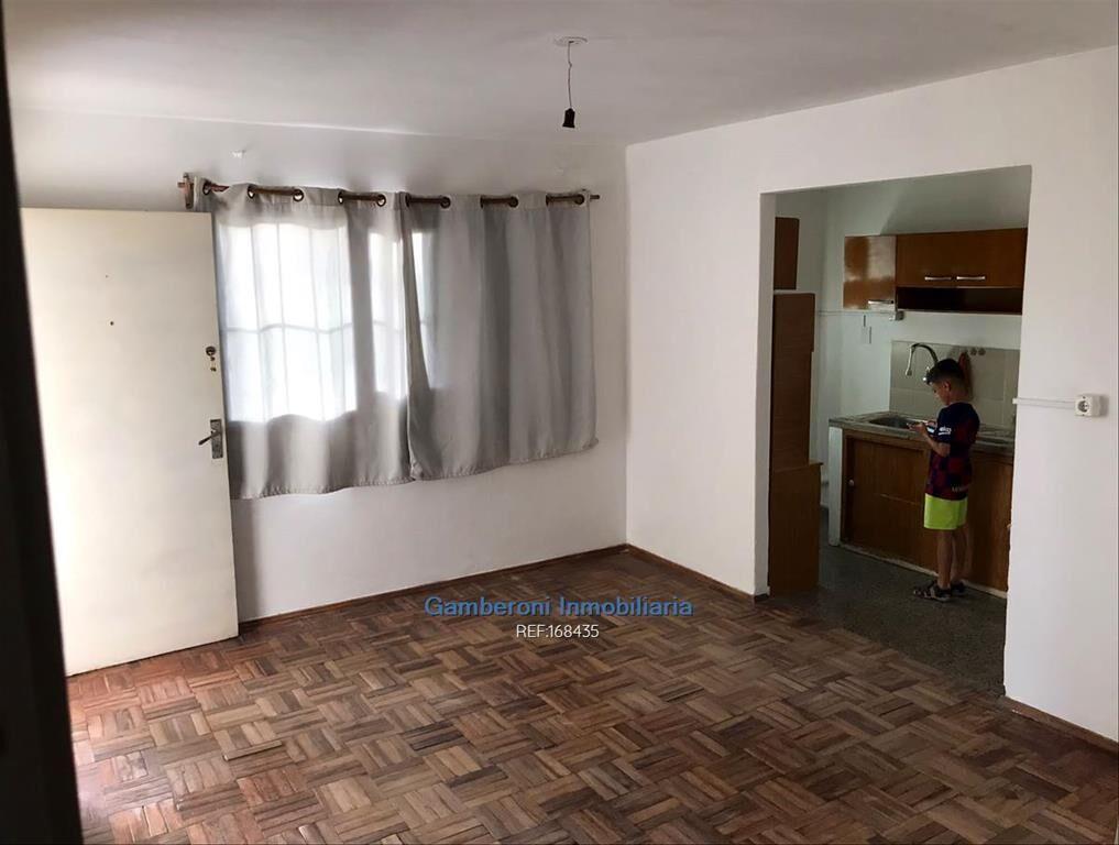 Apartamento en venta en planta baja. Está alquilado.