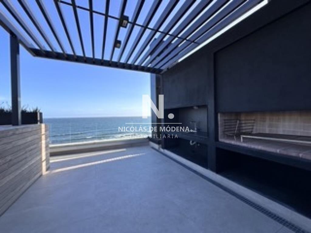 En venta apartamento de 3 dormitorios en la Punta