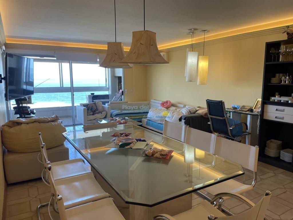 Apartamento de 3 dormitorios en Punta del este ,