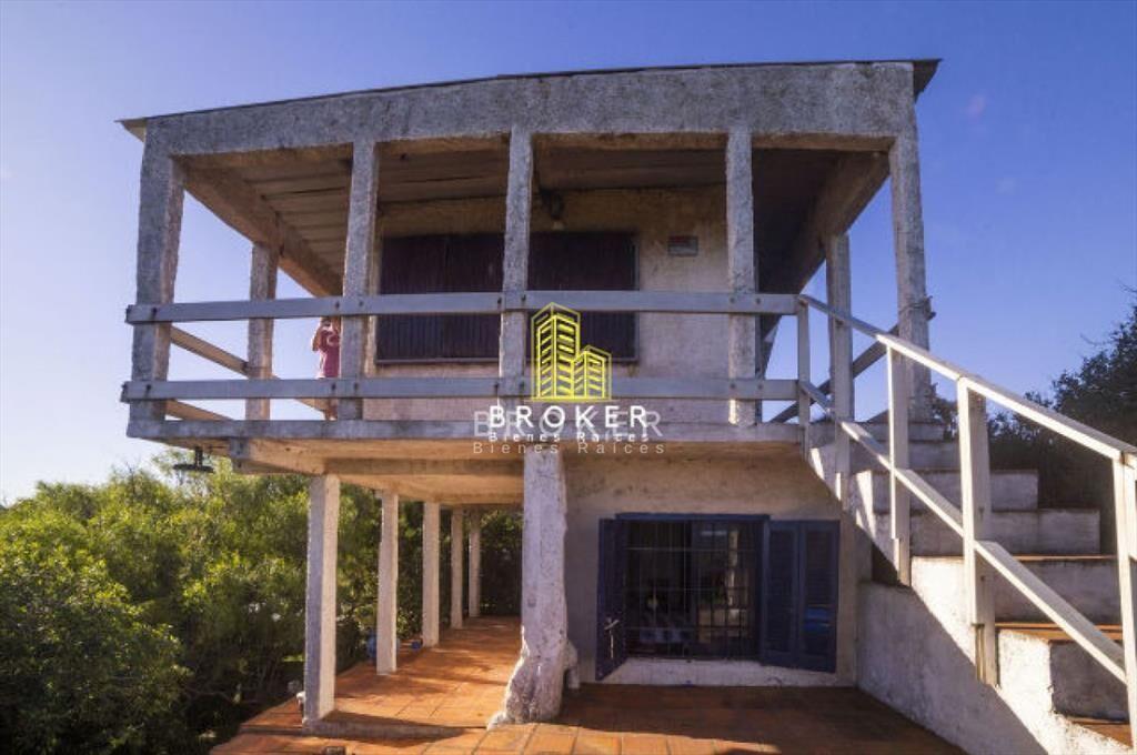 Casa y Apartamento en Venta en San Luis a metros