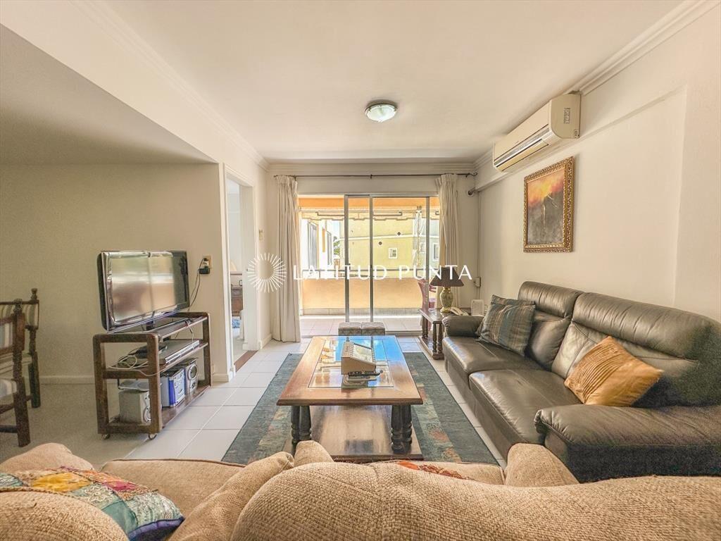 Pinares, apartamento de 3 dormitorios frente al