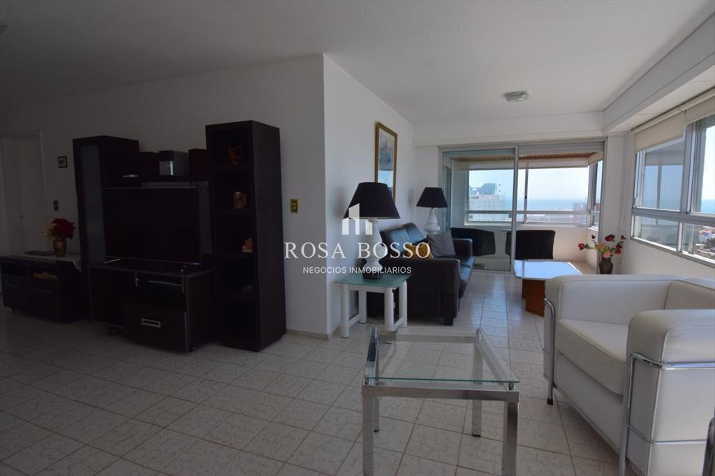 Apartamento en venta con vista al puerto