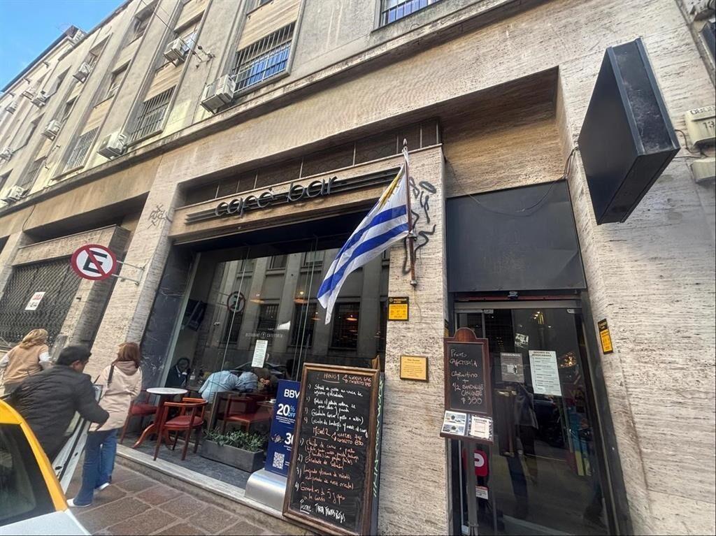 Local comercial en venta con renta Ciudad Vieja