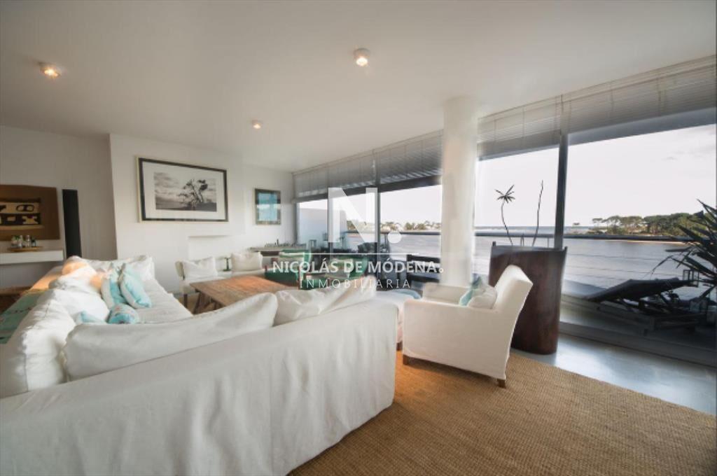Vende Exclusivo apartamento de 4 dormitorios al a