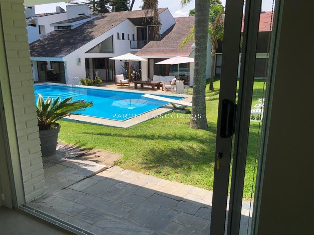 Espectacular Chalet en venta en Country, Punta del Este.