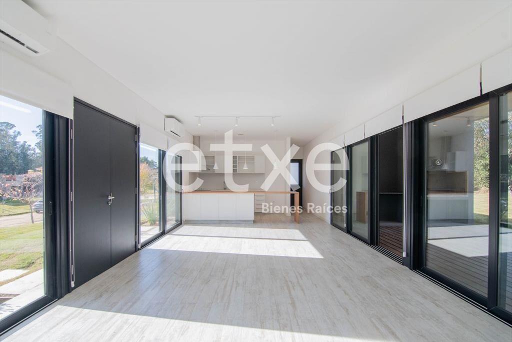Casa Venta Cumbres de Carrasco Barrio Privado...