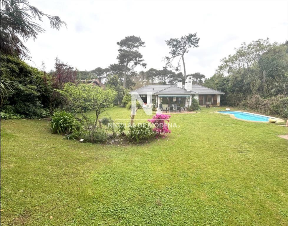 Vende casa en  Cantegril en Punta del Este de 3