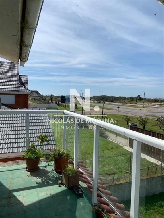 Importante residencia frente al mar en venta.