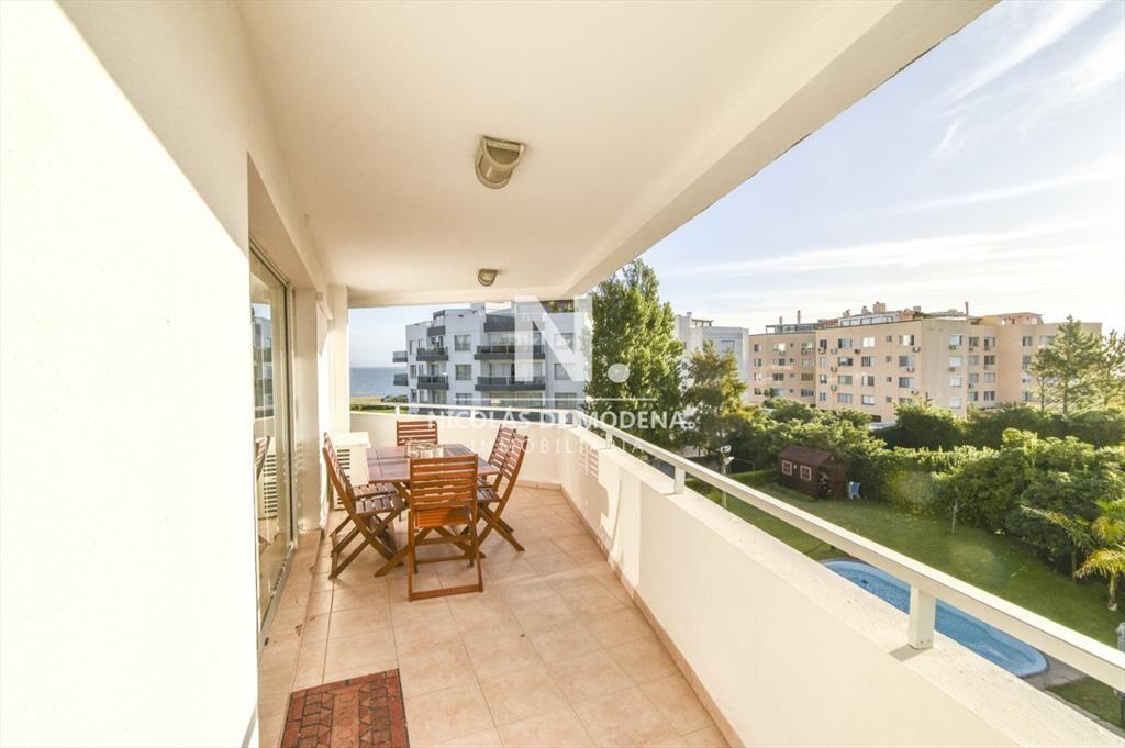 Espectacular Apartamento de Tres Dormitorios al -