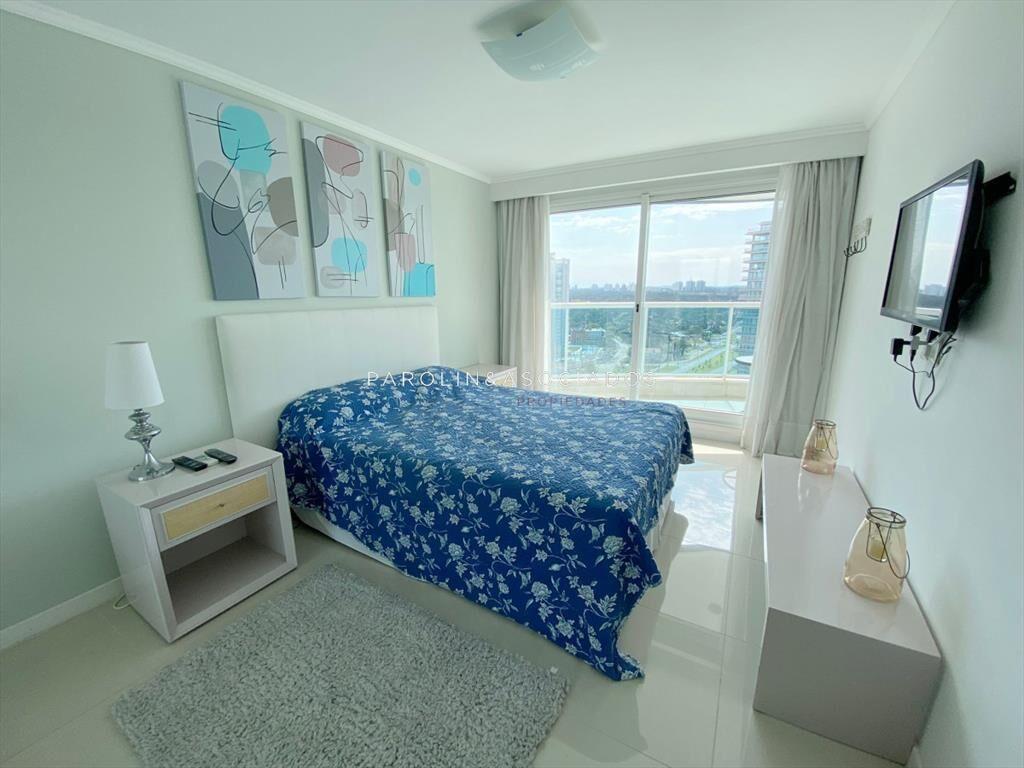 Apartamento en venta con 2 suites en Casino Punta