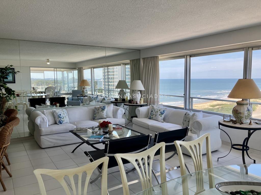 Apartamento en venta de 3 dormitorios en Edificio