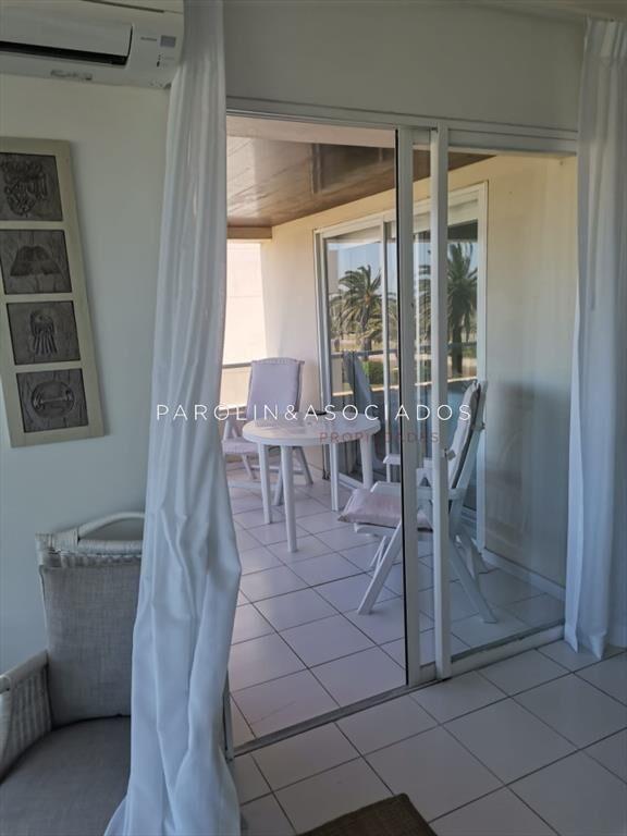 Apartamento en Brava, 2 dormitorios *