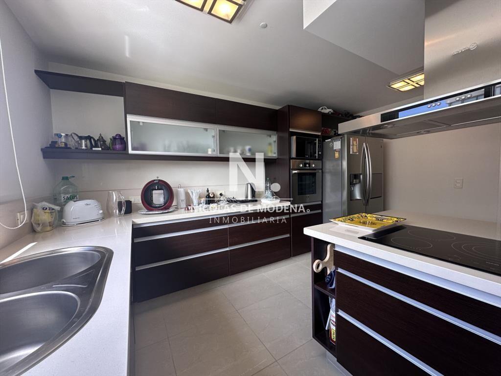 Vende apartamento esquinero de 3 dormitorios en