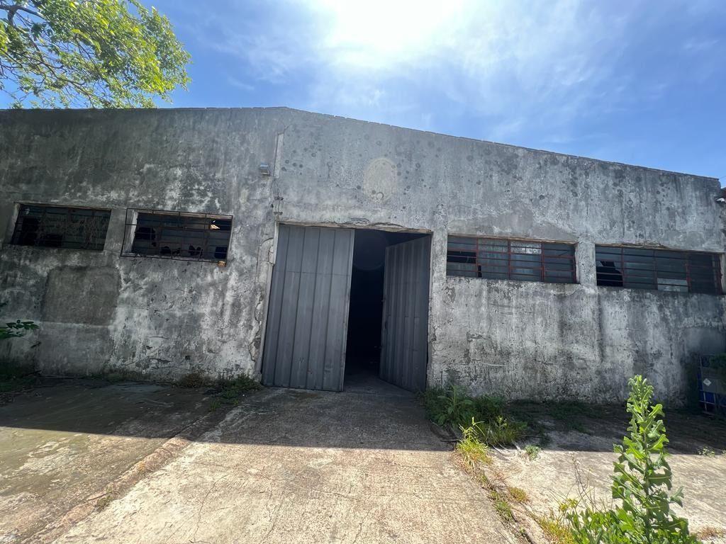 Local esquina de 480m2 en Belvedere