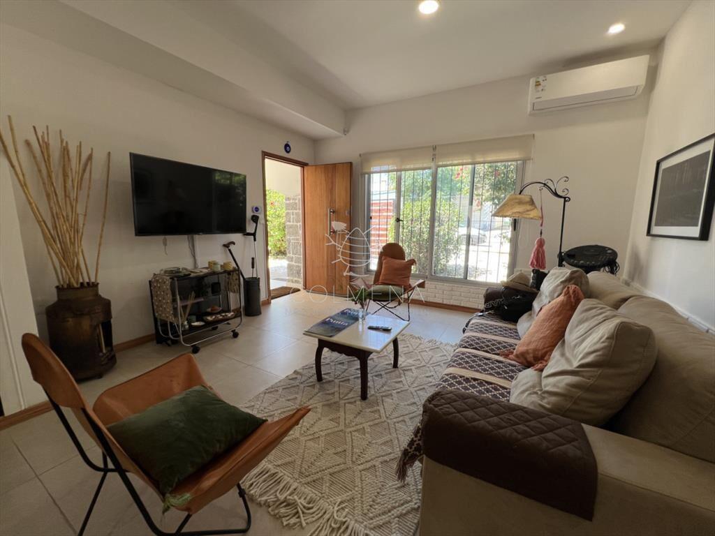 EN VENTA! Espectacular casa reciclada a nueva, con dos apar