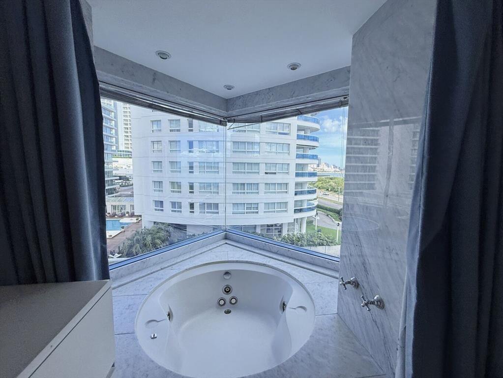 Venta apartamento de 3 dormitorios en suite - Punta del Est