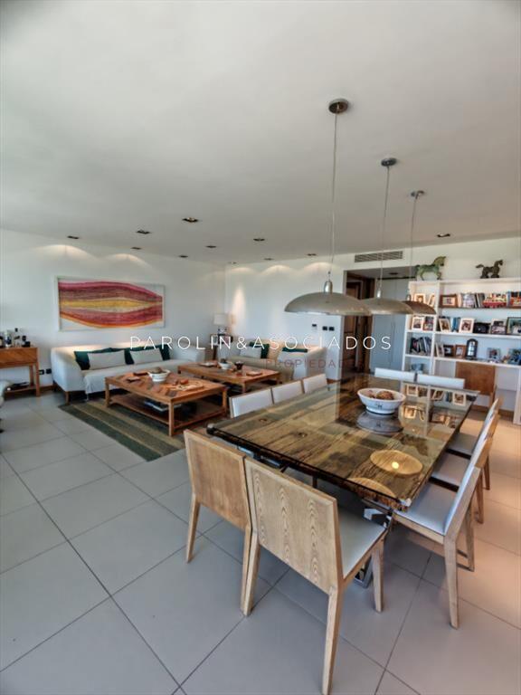 Departamento en Venta de 3 Dormitorios en Tiburon