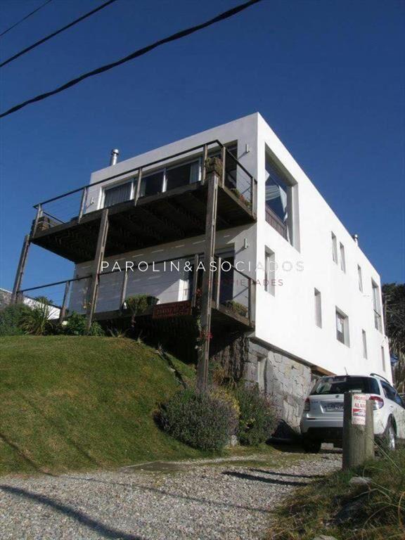 VENTA DE CASA DE 3 DORMITORIOS EN MONTOYA PUNTA
