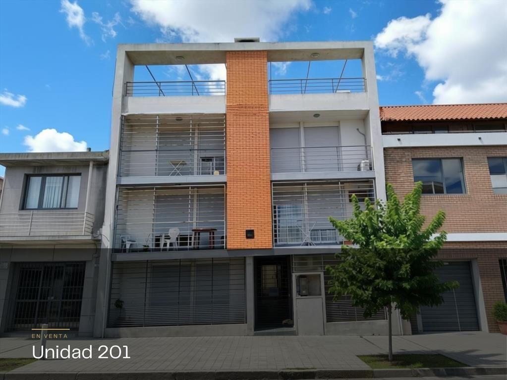 Venta de apartamento de 2 dormitorios con terraza próximo a