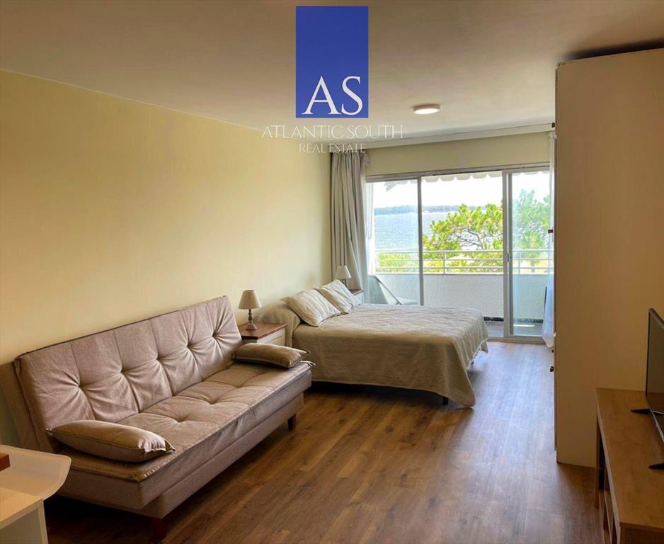 Loft monoambiente reciclado frente al mar con y