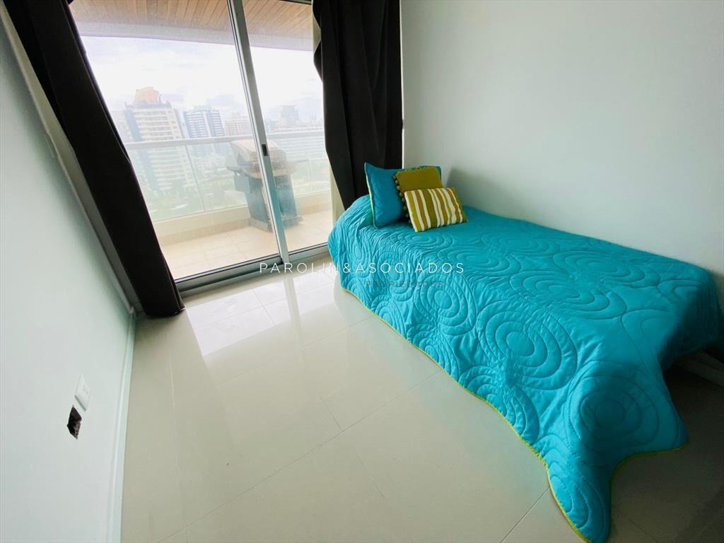 Apartamento en venta en piso alto Icon Brava del