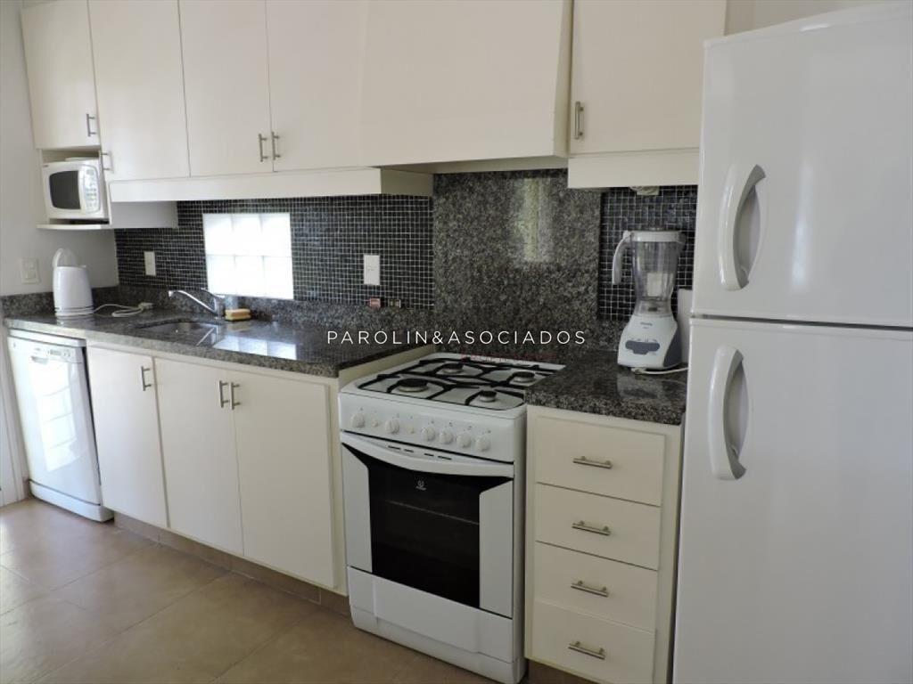 CASA DE 3 DORMITORIOS EN LA BARRA, PUNTA DEL ESTE