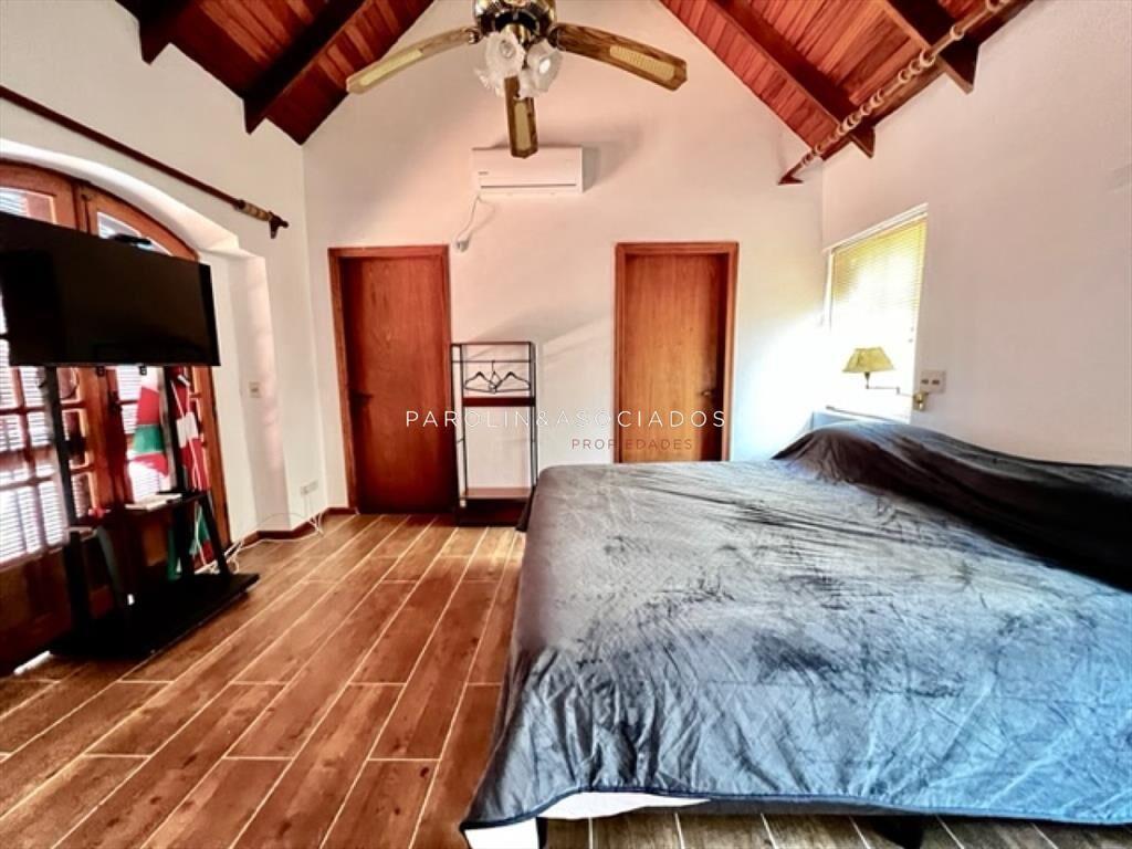 CASA EN VENTA 4 DORMITORIOS BEVERLY HILLS PUNTA