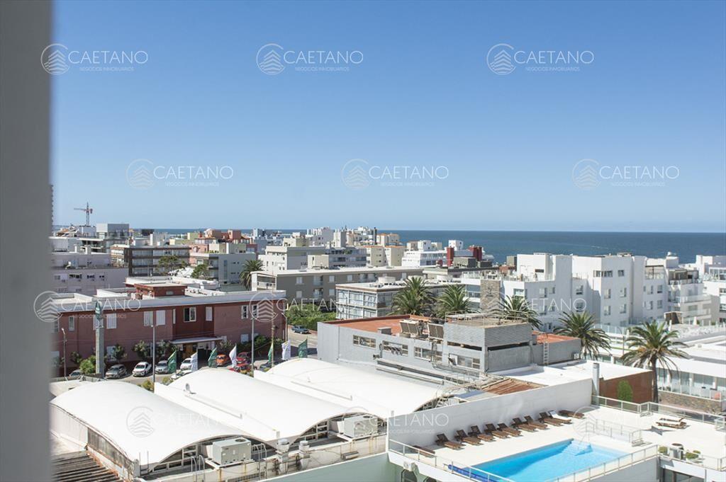 Apartamento de 2 dormitorios con vista al mar en venta en P