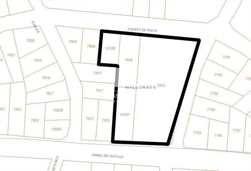 En venta terreno en Isabel de Castilla.