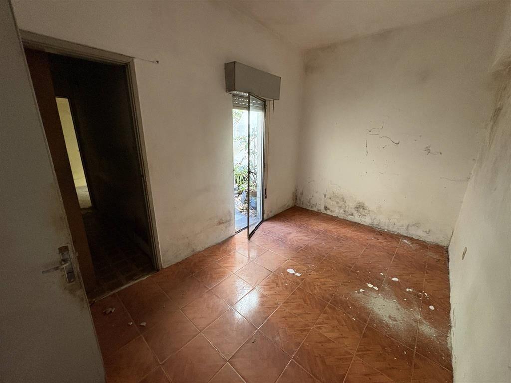 Venta de Casa con 2 dormitorios y patio en Cordón Sur