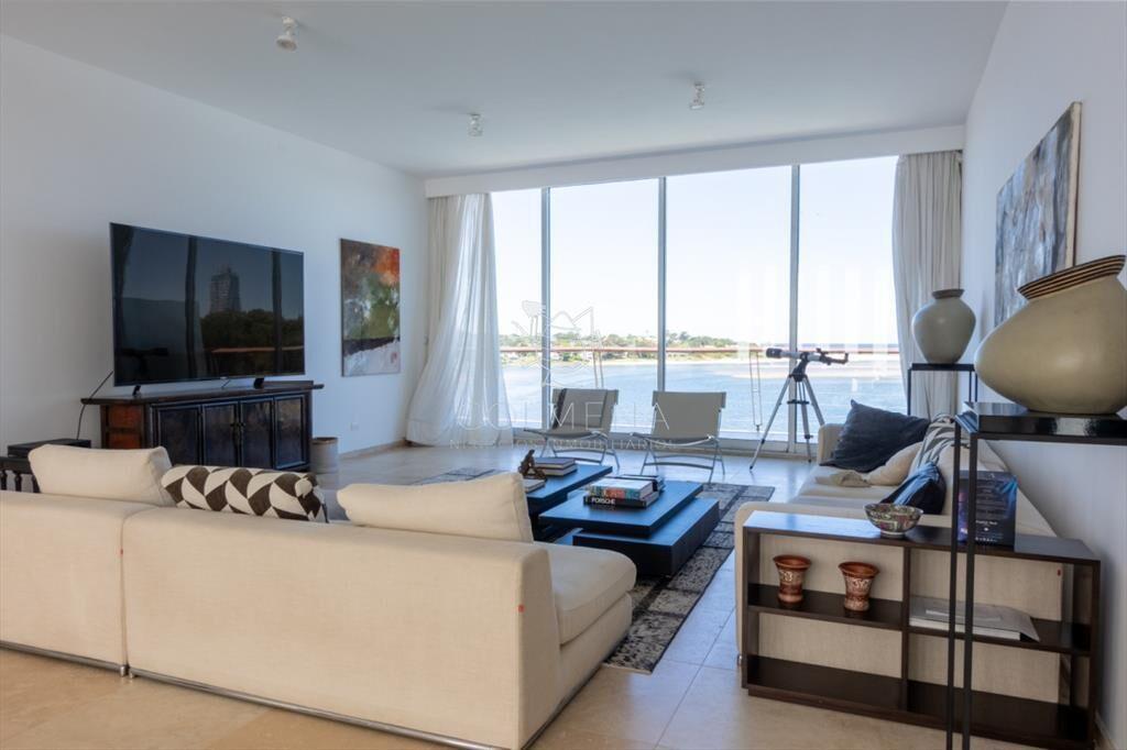 Apartamento duplex con Piscina, Parrillero y una