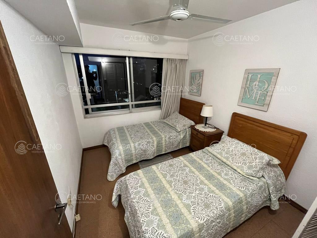 Vende apartamento de 2 dormitorios en Punta del