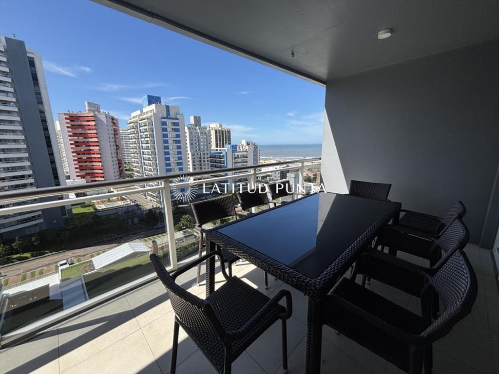 Apartamento en Brava, 3 dormitorios y parrillero