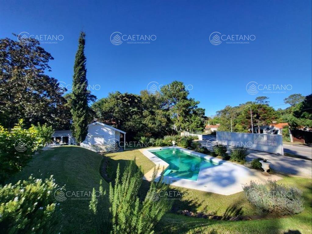 SOBRE AVENIDA CORDOBA PUNTA DEL ESTE