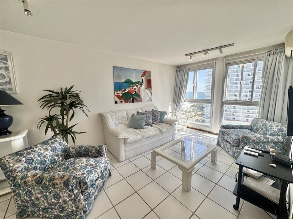 PENT-HOUSE EN VENTA DE 2 DORMITORIOS Y PARRILLERO