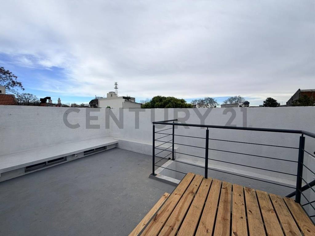 Casa a ESTRENAR/Reciclada/mt Bulevar Artigas/Cochera 2 au...