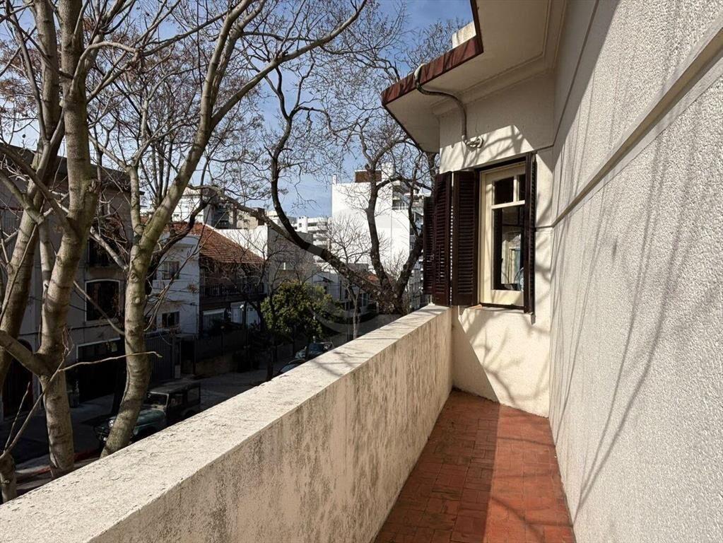 CASATROJA VENTA CASA 3 PLANTAS PUNTA CARRETAS
