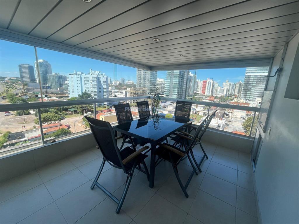 Apartamento en Venta de 3 dormitorios en Punta ,