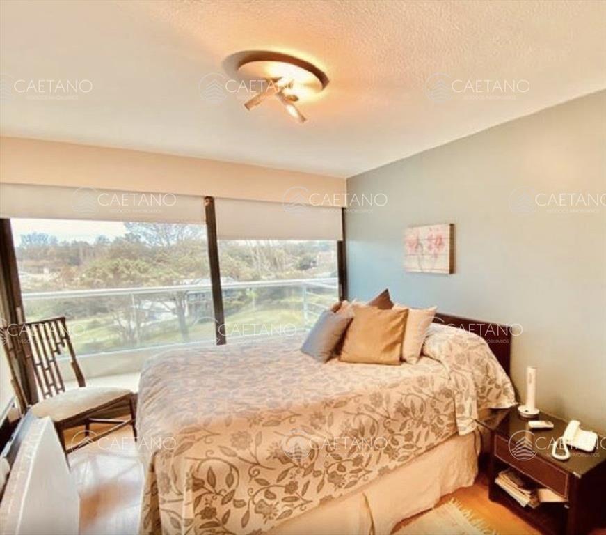 Apartamento Penthouse en Venta Con VIsta Tres