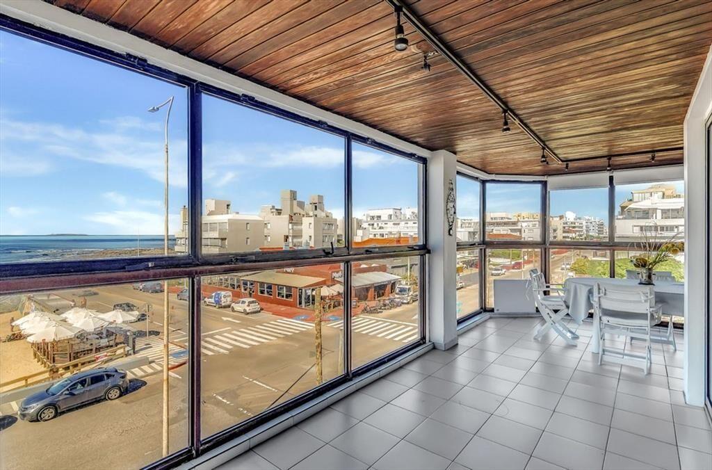 APARTAMENTO EN VENTA 3 DORMITORIOS FRENTE AL MAR.