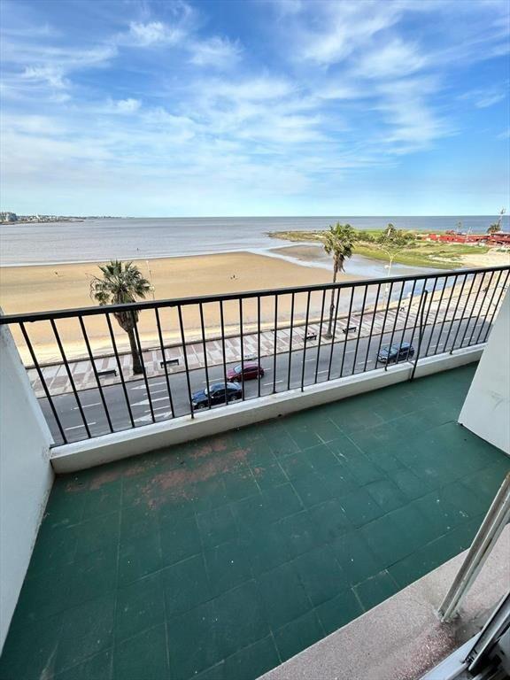 Rambla y Juan María Pérez, 130 m2 , gran terraza, reciclado