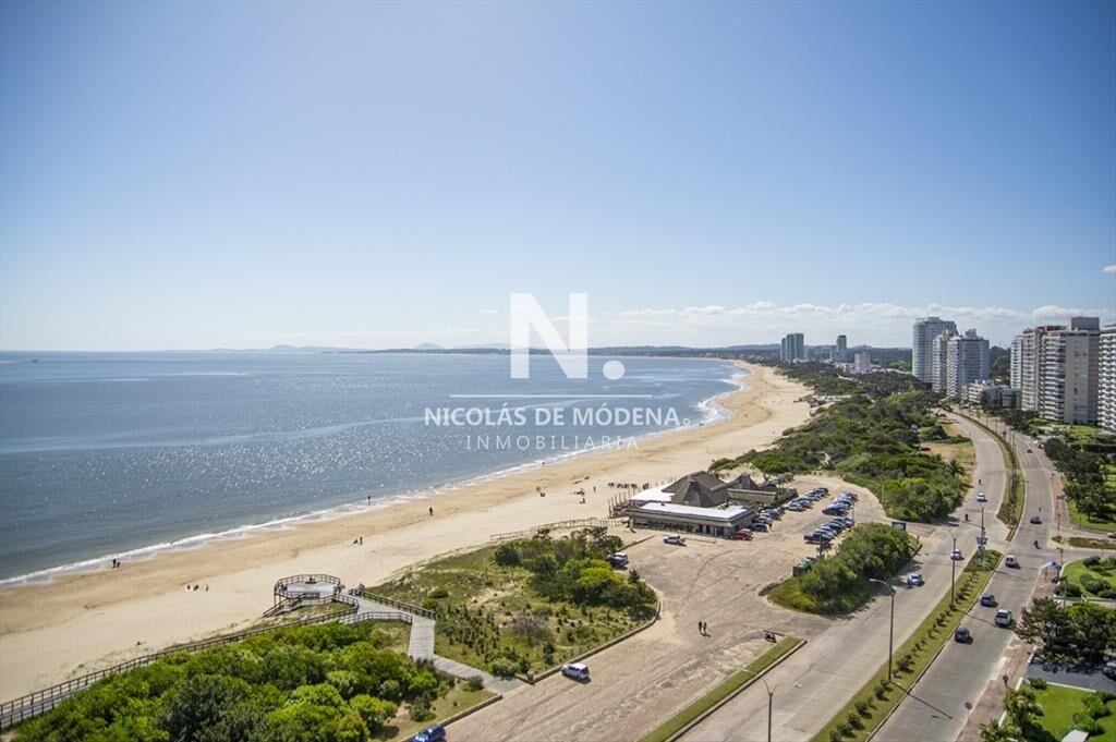 Departamento de 3 dorm + dep en venta en Torre