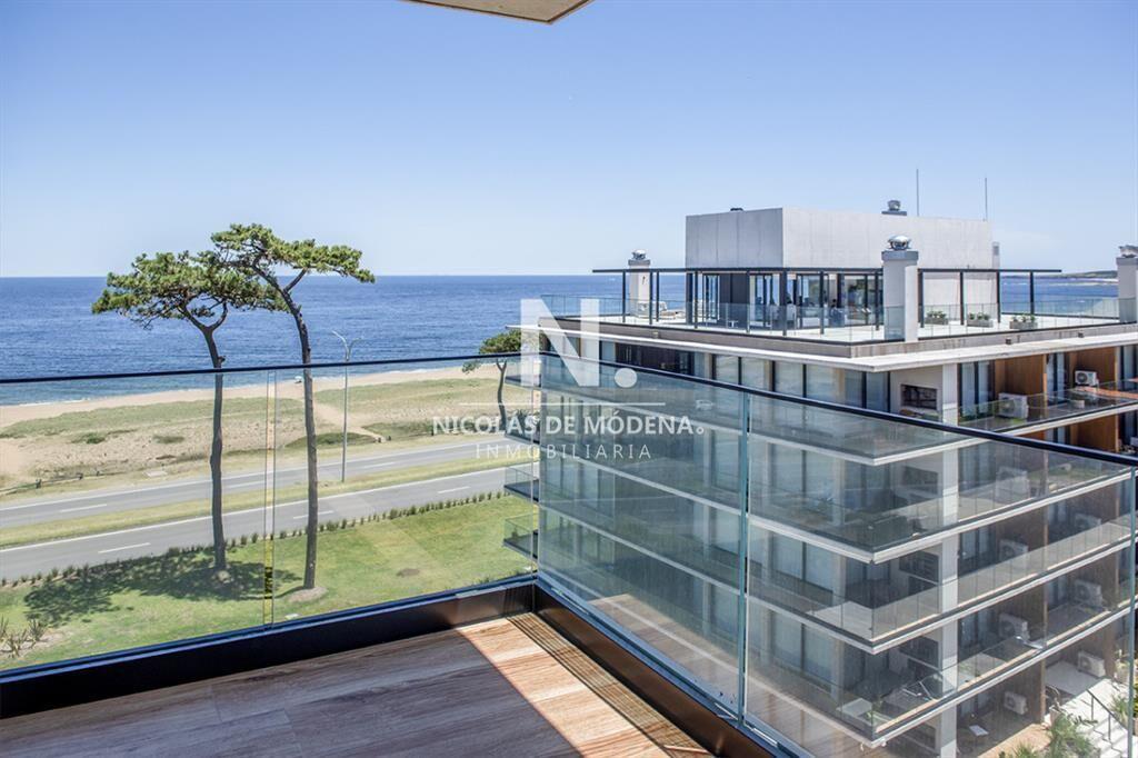 Primera Línea en Pinares: Exclusivo Apartamento de 2 Dormi