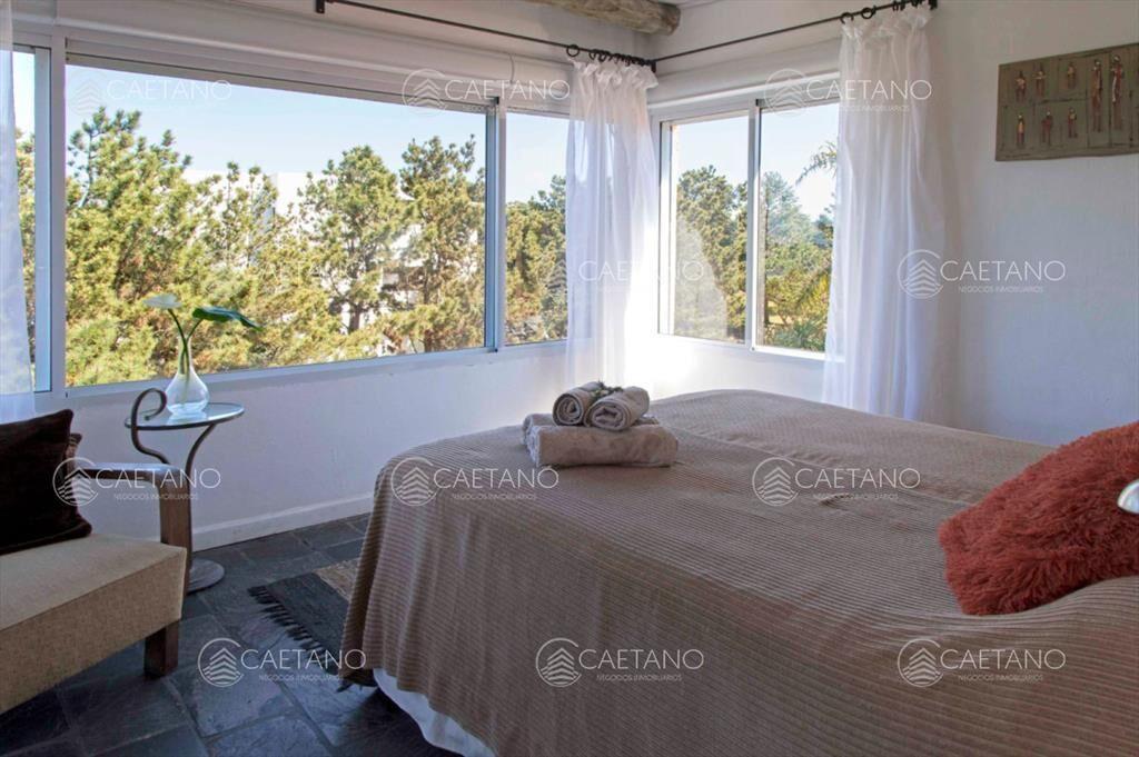 VENTA CASA 4 DORMITORIOS PUNTA BALLENA