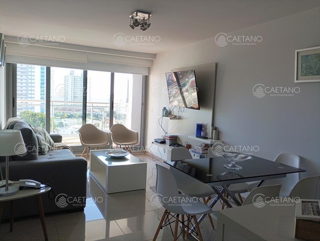 Un dormitorio y medio con vista a Playa Mansa