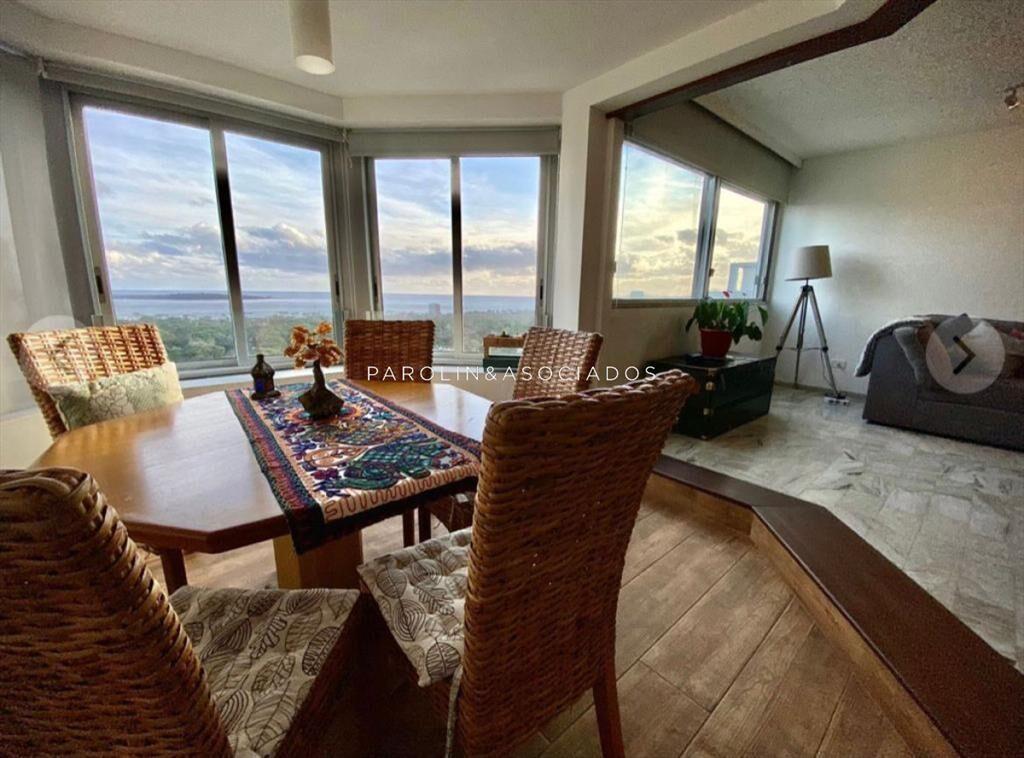 Apartamento en venta de 3 dormitorios + en Punta