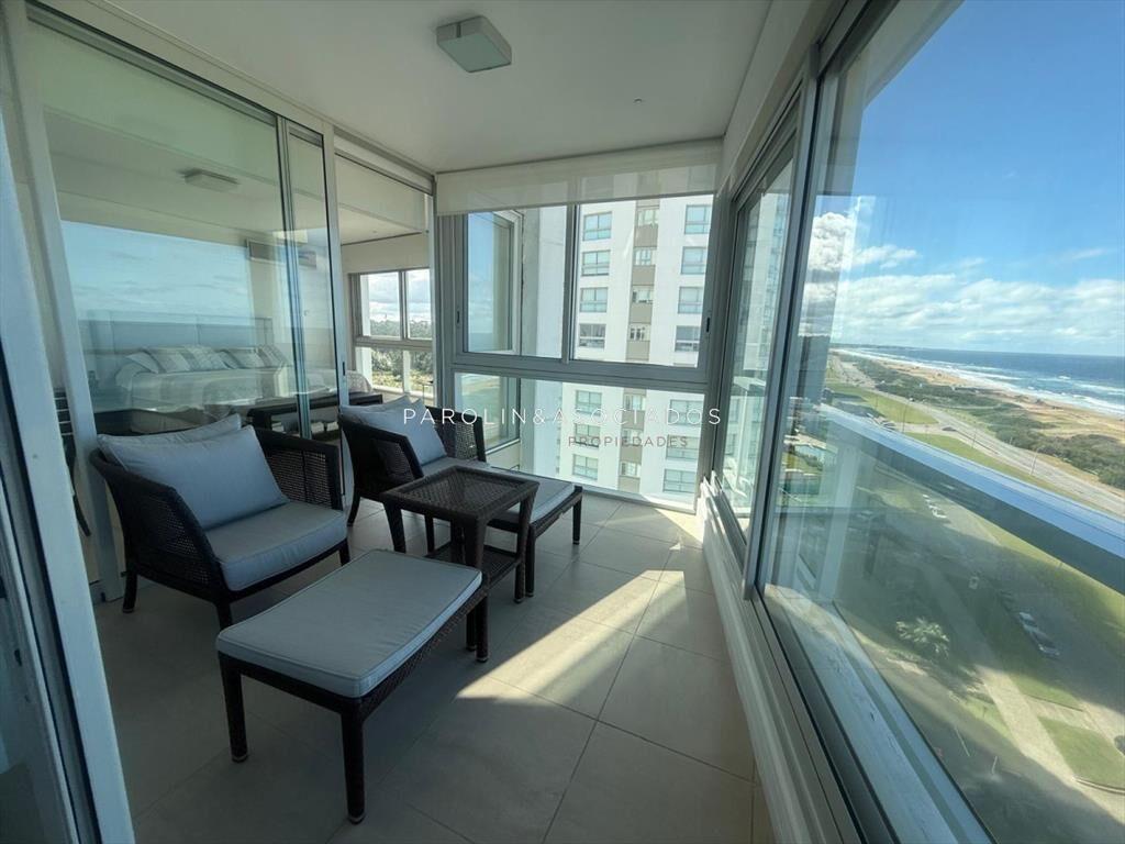 Apartamento en venta de 3 dormitorios en edificio